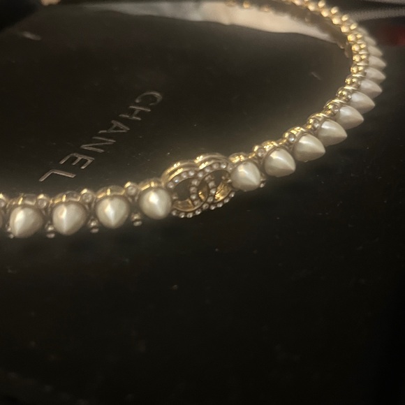 Authentic Chanel pearl headband - Picture 9 of 12